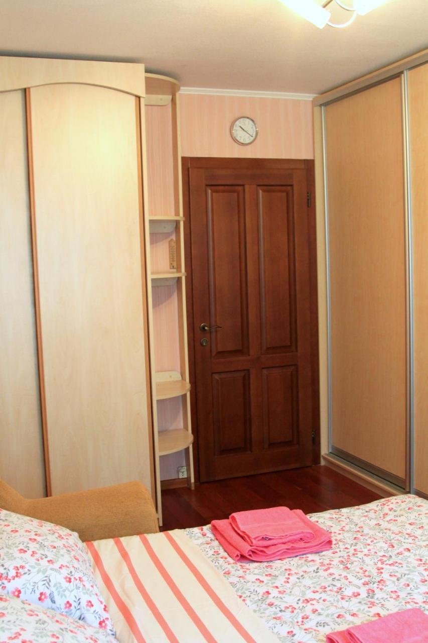 Apartment Near Metro Akademgorodok Kiev Exterior photo